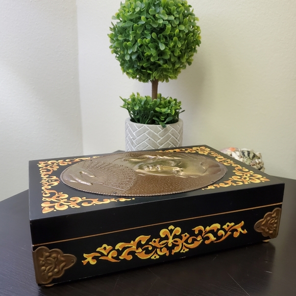 Russian Embossed Trinket Box - Picture 1 of 9